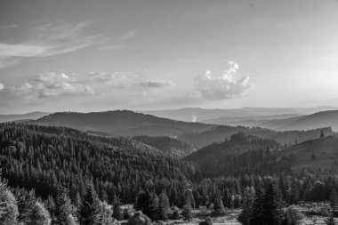 Sabahları dağların güzel manzarası