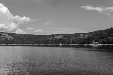 Alplerdeki güzel göl