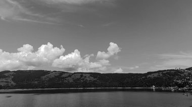 Dağları olan güzel bir manzara