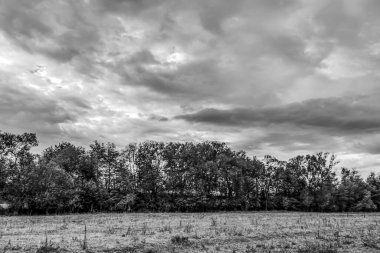 Dramatik bulutlar sahada