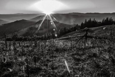 Dağlarda güzel gün batımı