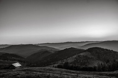 Dağlardaki güzel dağ manzarası