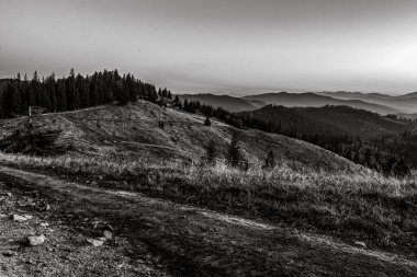 Dağları olan güzel bir manzara