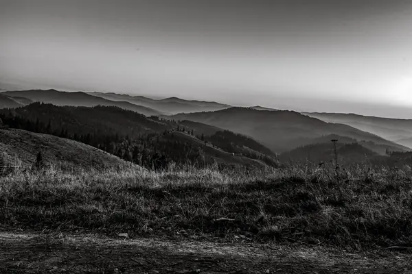Dağlarda güzel bir gün batımı