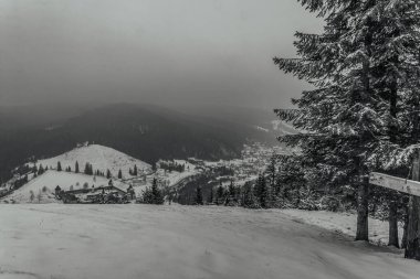 Güzel kış dağ manzarası