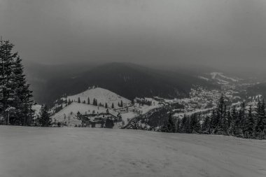 Karpat Dağları 'ndaki kış manzarası