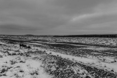 Bir yolu olan kış manzarası