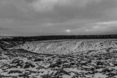 Dağlarda kış manzarası