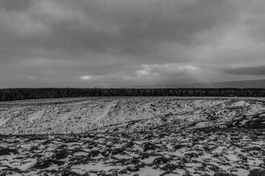 Polonya zeseszczady dağlarında kış manzarası.