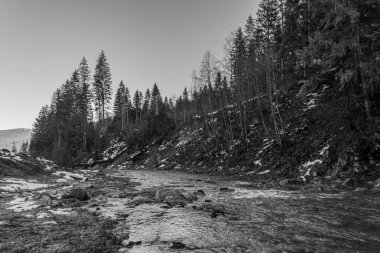 Dağları olan güzel bir manzara. Seyahat, doğa.