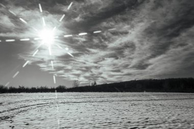 Kış alan kar altında