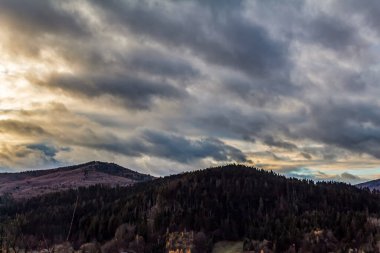 Karpat dağlarında gün batımı.