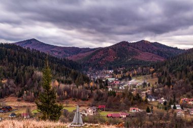 Dağda sonbahar manzara