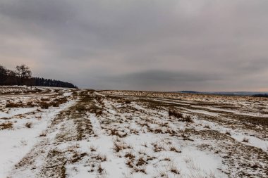 Dağlardaki güzel kış manzarası.