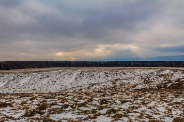 Karpatlar 'ın dağlarında kış manzarası