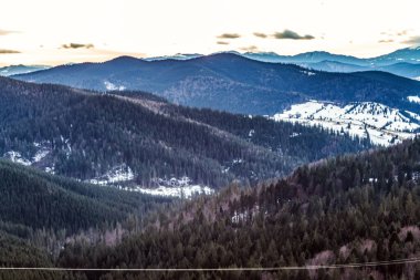 Dağlardaki kış manzarası, doğa, seyahat