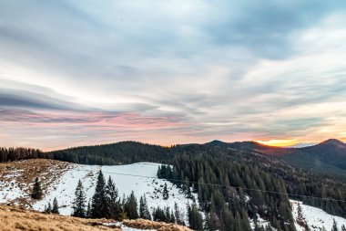 Dağlarda güzel gün batımı