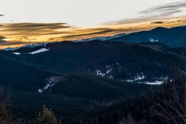 Dağlarda gün batımı