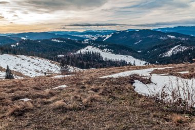Karpat Dağları'nda güzel sonbahar manzarası