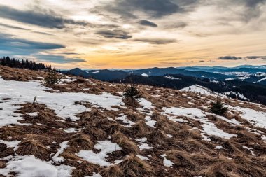 Dağlarda inanılmaz kış günbatımı