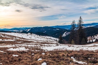 Karpat Dağları 'nın muhteşem sonbahar manzarası, Ukrayna