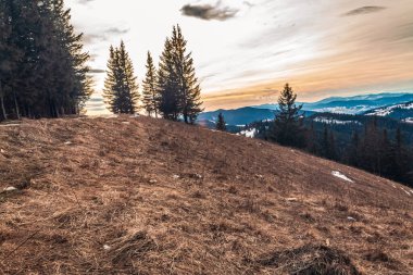 Bulutlu gökyüzü arka plan şaşırtıcı doğa manzaralı