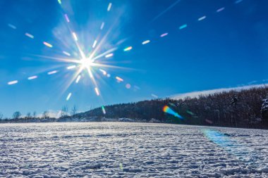 Güzel kar kaplı kış manzarası