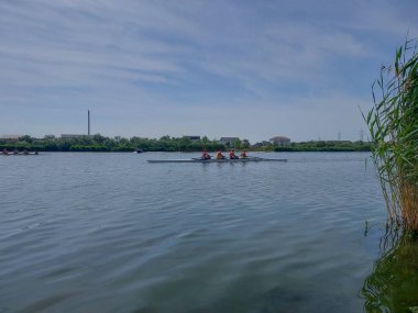 Şehirdeki nehir manzarası