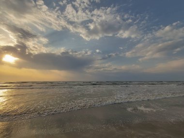 Bright günbatımı gökyüzü güzel görünümü