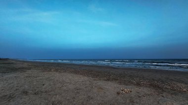 Deniz kıyısının güzel manzarası