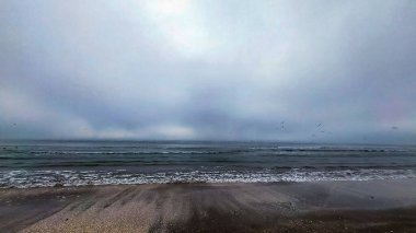 Deniz kıyısının güzel manzarası