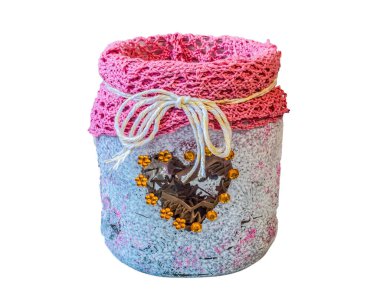 Beyaz arkaplanda izole edilmiş noel hediyesi