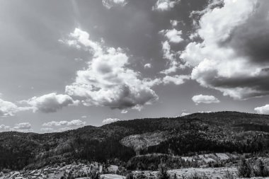 siyah ve beyaz bulutlar ve mavi gökyüzü dağların üzerinde, Washington DC