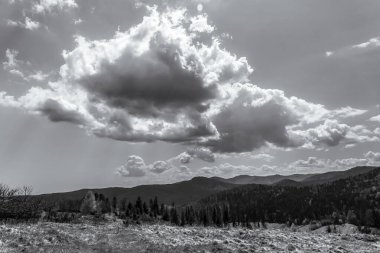 gökyüzünde kara bulutlar