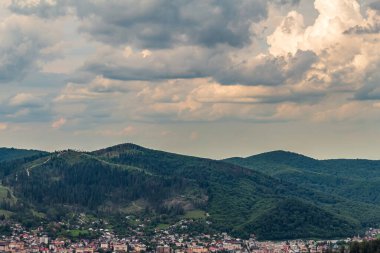 Dağların güzel manzarası
