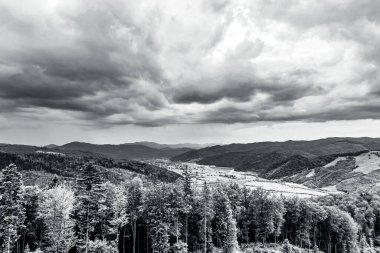 Dağların güzel manzarası