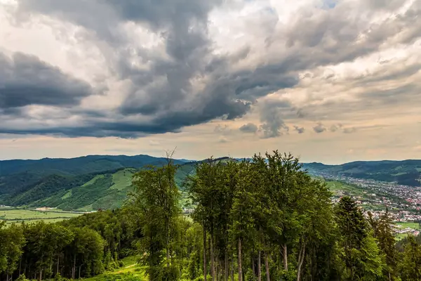Dağların güzel manzarası