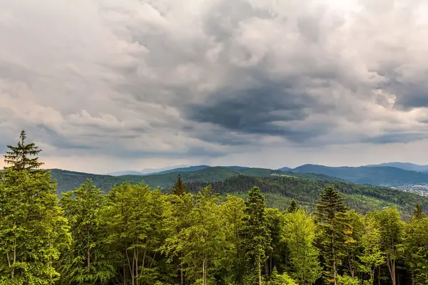 Dağların güzel manzarası