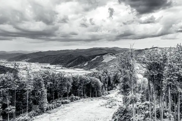 Dağların güzel manzarası