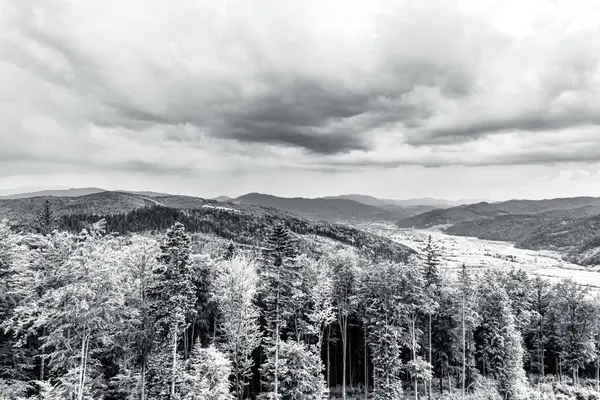 Dağların güzel manzarası