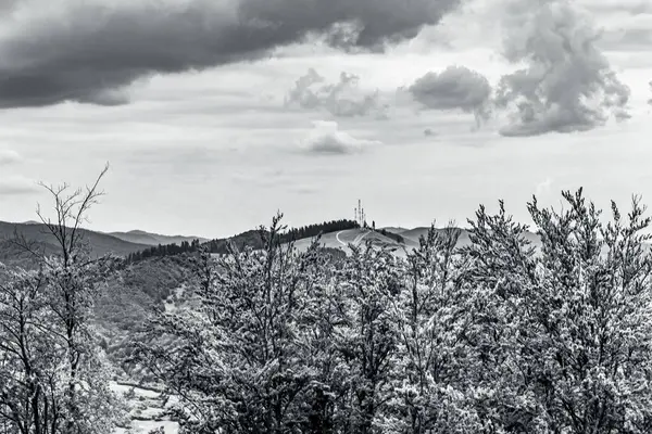 Dağların güzel manzarası