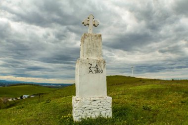 Dağın karşısına geç.