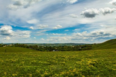 Yaz aylarında Ukraynalı Karpatlar.