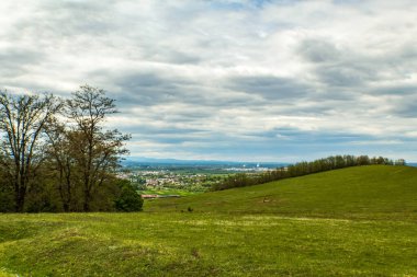 Cecesky şehrinin güzel manzarası, güneşli bir yaz günü.