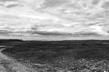 Siyah beyaz manzaralar.