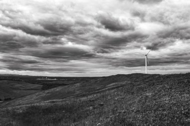 Bulutlu gökyüzü ile güzel bir manzara