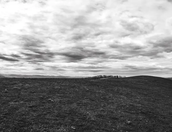 Bulutlu gökyüzü ile güzel bir manzara