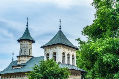 Köydeki eski güzel kilise.