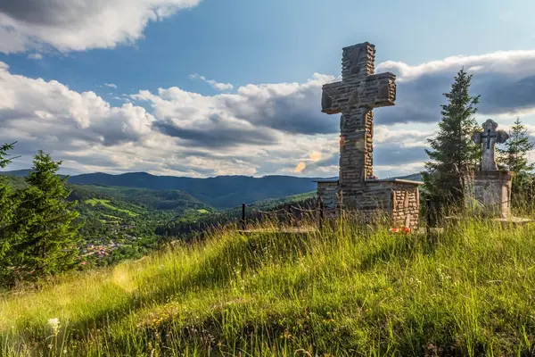 Dağın tepesinde çapraz