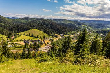 Karpat Dağlarının güzel yaz manzarası